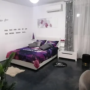 https://russells-house-in-the-center-beach.splithotels.org