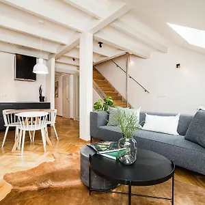 https://apt-large-and-modern-in-the-heart-of.praguehotelsweb.com